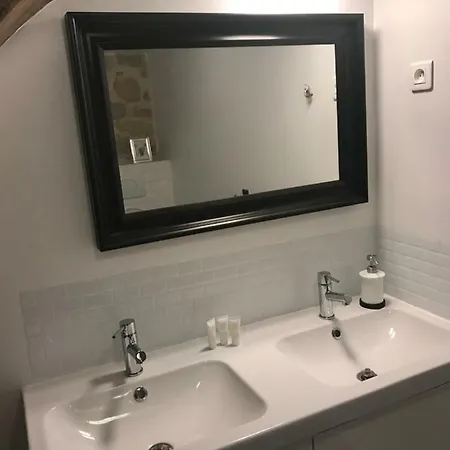 Superb Tiny House In Heart Of 1st! * Paris
