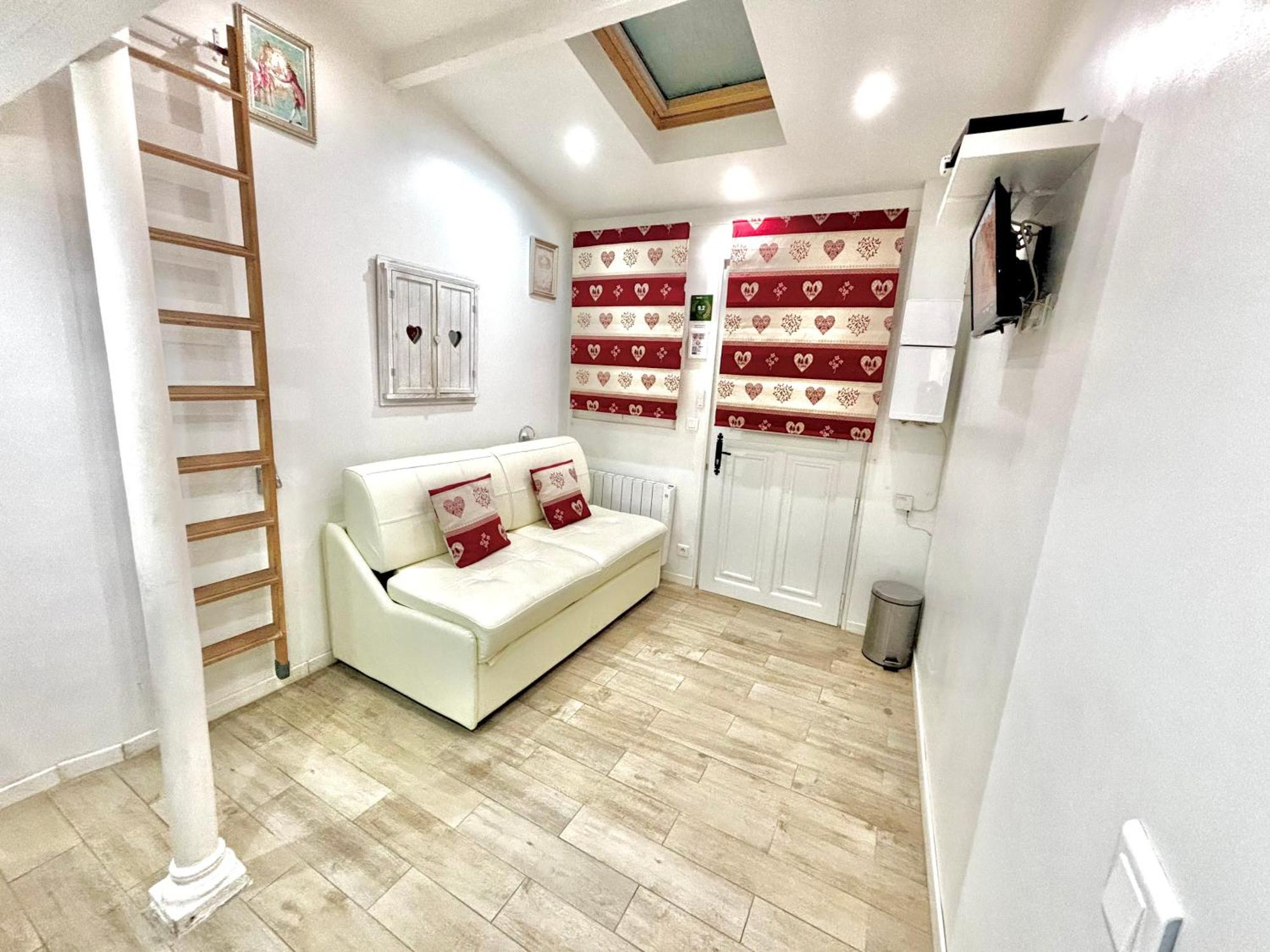Appartamento Superb Tiny House In Heart Of 1st! Parigi